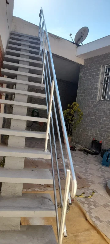 Corrimao redondo de aluminio