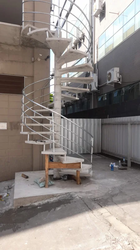 Corrimão tubular para escada