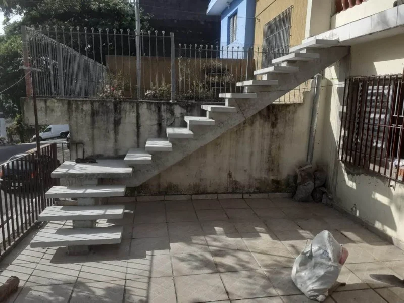 Escada de concreto em l com patamar