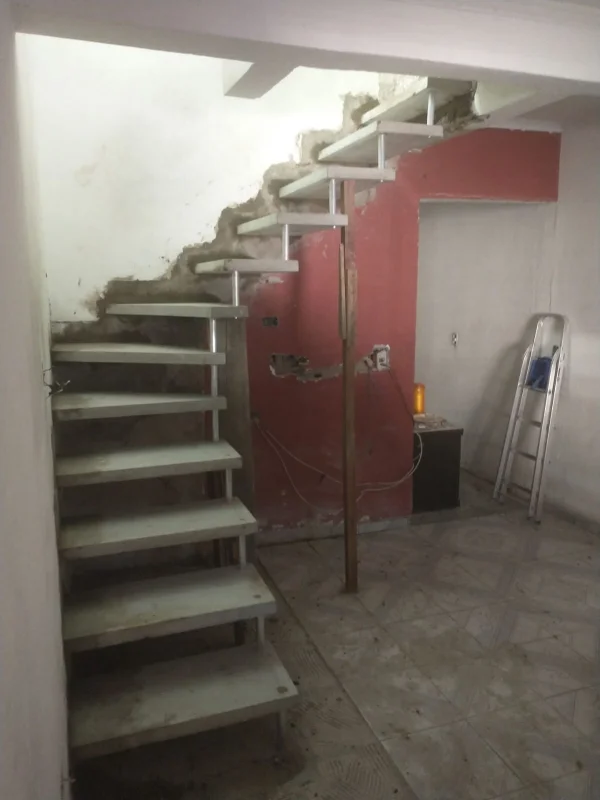 Escada em l para sala pequena