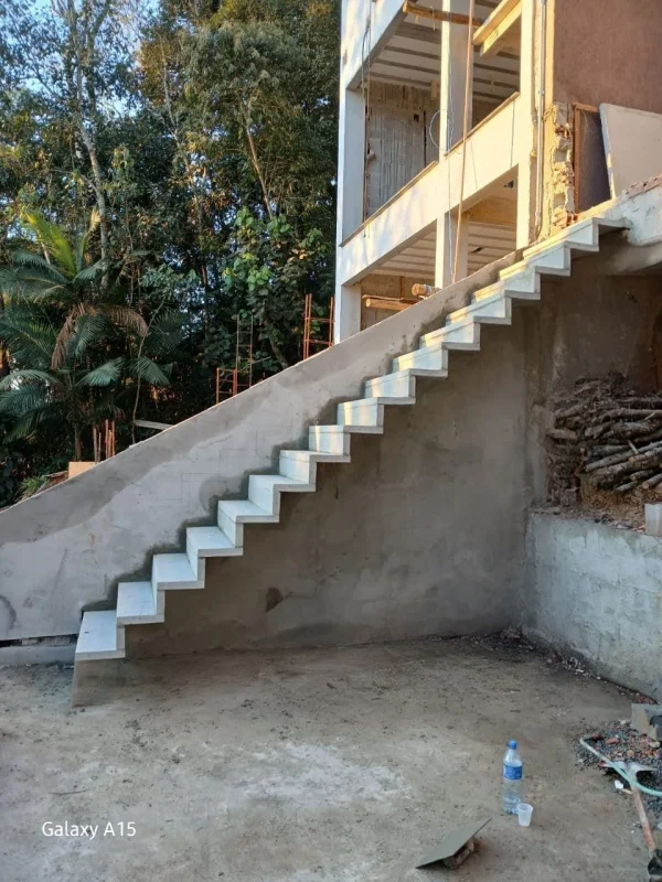 Escada pré moldada externa preço