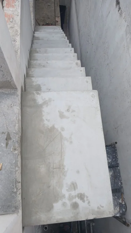Escada pré moldada reta preço