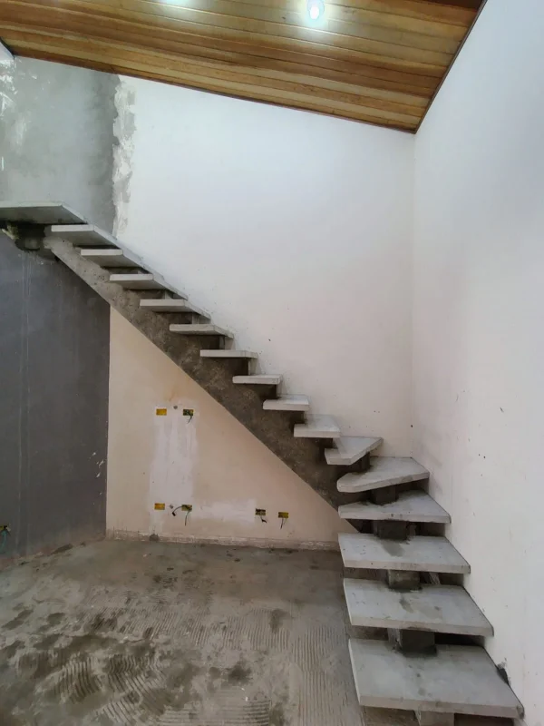 Escada com viga central em l
